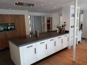 Houten-eiken-maatwerk-keukens-K2-Keukens-en-Meubels-Exclusief-op-maat-5 Keuken op maat Oosterhout